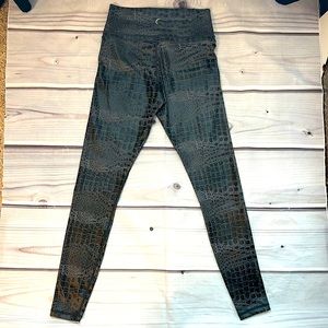 Gray Armor Light n Tight Legging 28" - Zyia Active